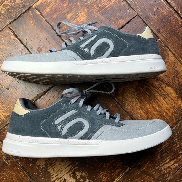 Adidas Five Ten Sleuth - Picture 3 of 13